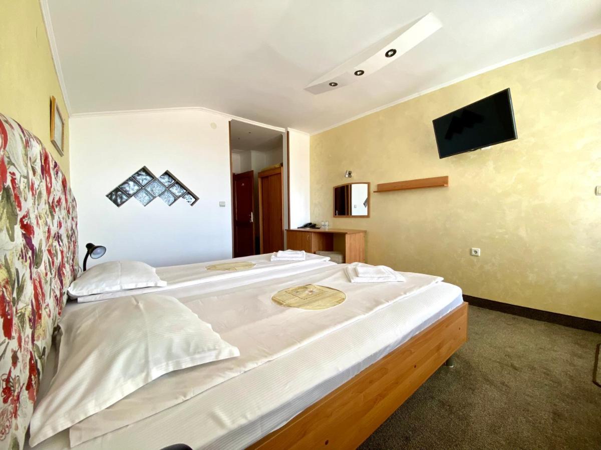 Family Hotel The Golden Fish โซโซโปล ภายนอก รูปภาพ