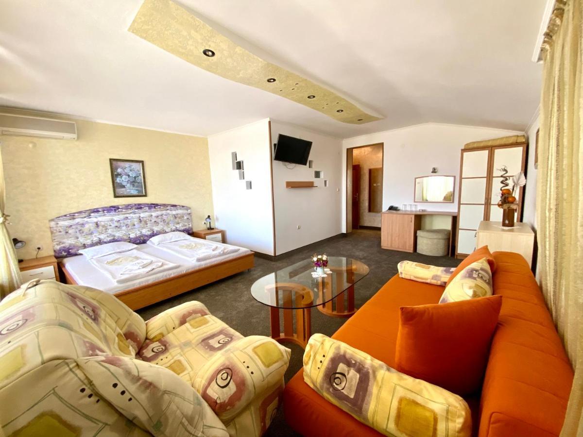 Family Hotel The Golden Fish โซโซโปล ภายนอก รูปภาพ